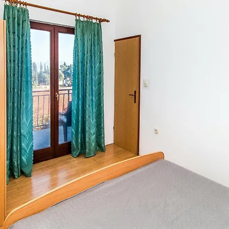 Doris-trpanj Apartmán